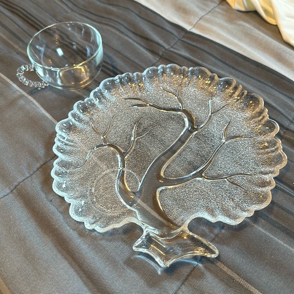 1960s Orchard Tree of Life Glass Plates and Cups Hostess Set. - Picture 2 of 10